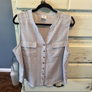 Croft & Barrow Blue and White Patterned Sleeveless Button-Front Top. Size XXL.